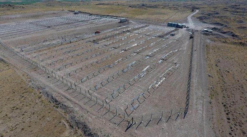 Develi&rsquo;de G&uuml;neş Enerji Santrali &Ccedil;alışmaları S&uuml;r&uuml;yor