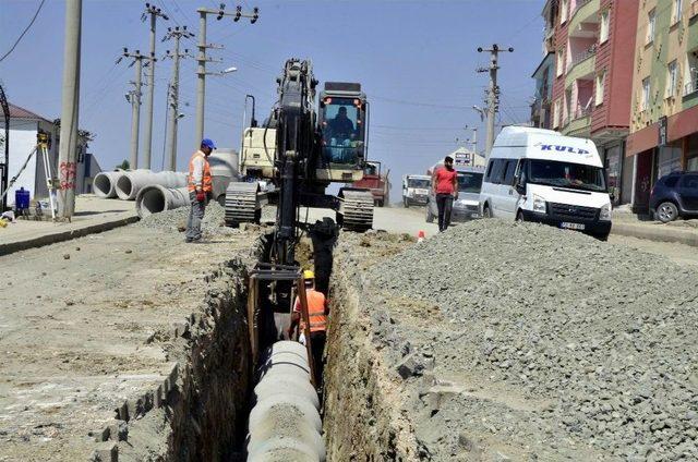 Kulp’ta Yağmursuyu Ve Kanalizasyon Şebeke Çalışmaları Sürüyor