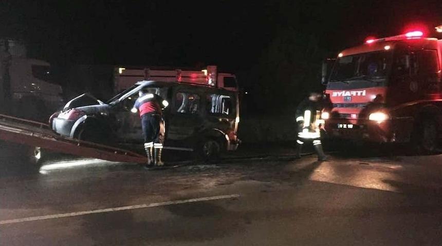 Çanakkale’de Seyir Halindeki Otomobil Cayır Cayır Yandı