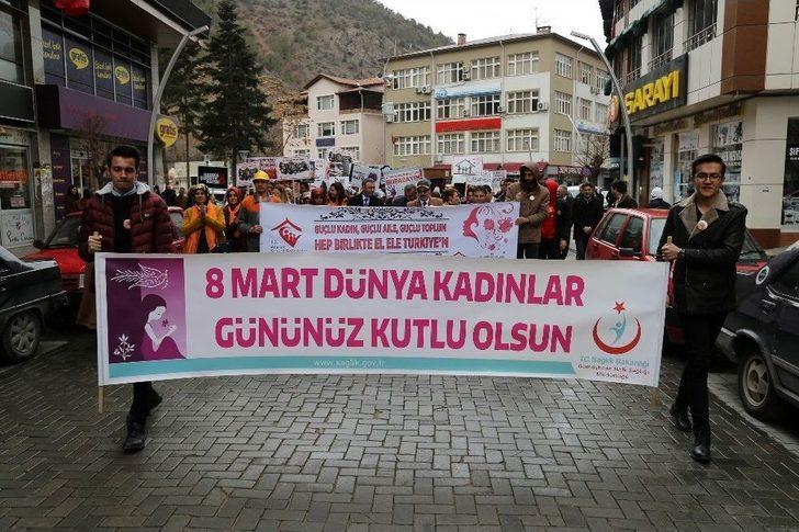 Gümüşhane’de Kadınlar Gününde Sessiz Yürüyüş G4