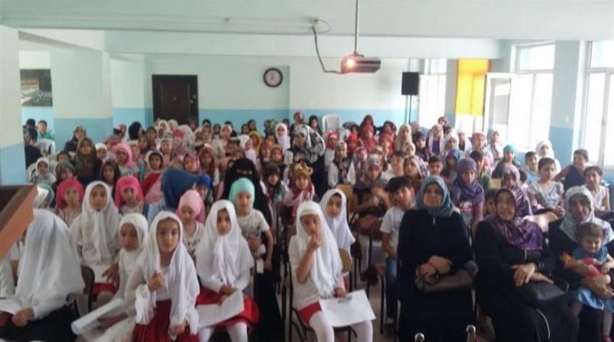 Kur&rsquo;an Kursu &Ouml;ğrencilerinden &lsquo;15 Temmuz&rsquo; Etkinliği