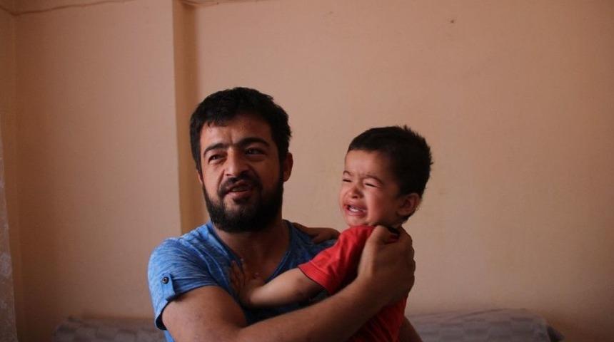 D&uuml;d&uuml;kl&uuml; Tencereye Sıkışan &Ccedil;ocuğu İtfaiye Kurtardı