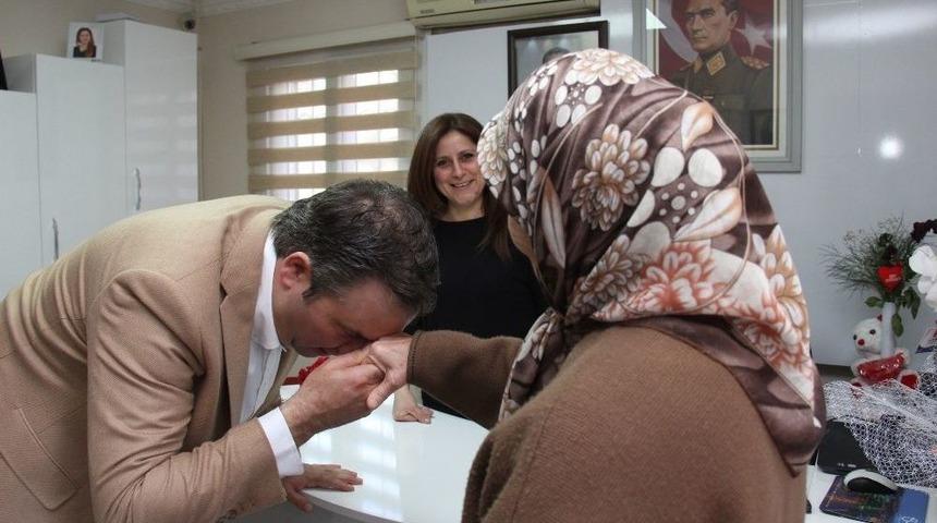 Buca&rsquo;nın Kadın Muhtarlarına 8 Mart S&uuml;rprizi