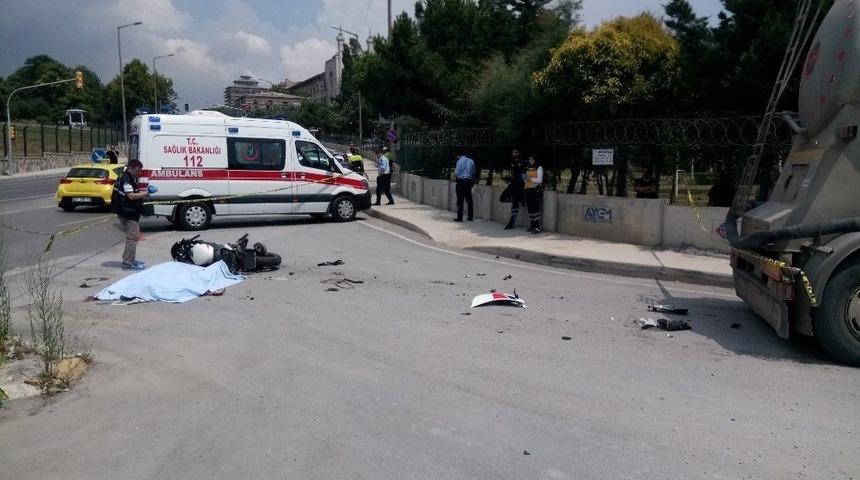 &Uuml;sk&uuml;dar&rsquo;da Kural İhlali Yapan Kamyon Motosikletlinin Hayatını Kaybetmesine Neden Oldu