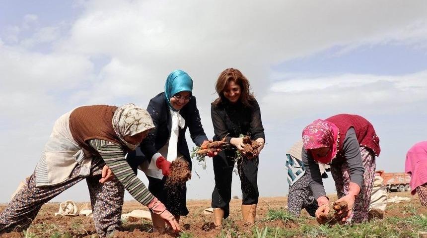 Başkan Toru, Kadın İş&ccedil;ilerle Havu&ccedil; S&ouml;kt&uuml;
