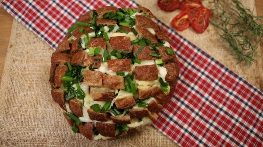 Fırında Soğanlı Kaşarlı Ekmek