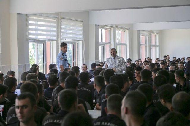 Başkan Çelik Polis Adayları İle Bir Araya Geldi