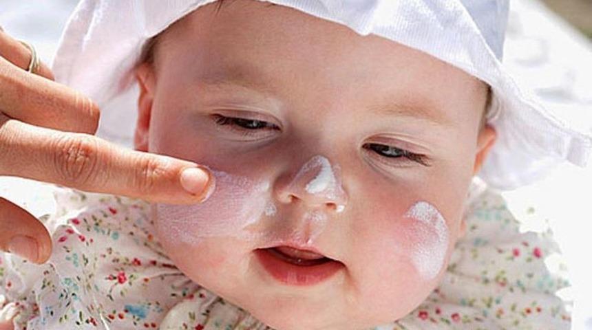 &Ccedil;ocuklarda G&uuml;neş Yanığına Dikkat