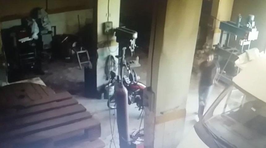 Cezaevi Firarisinin Motosiklet Hırsızlığı G&uuml;venlik Kamerasında