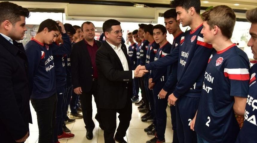 T&uuml;t&uuml;nc&uuml;&rsquo;den Gen&ccedil; Yeteneklere Destek