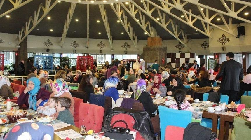 &Uuml;nye&rsquo;de D&uuml;nya Kadınlar G&uuml;n&uuml; Kutlaması