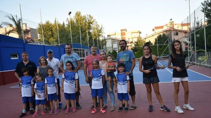 Geleceğin Tenis&ccedil;ileri Yunusemre&rsquo;de Yetişiyor