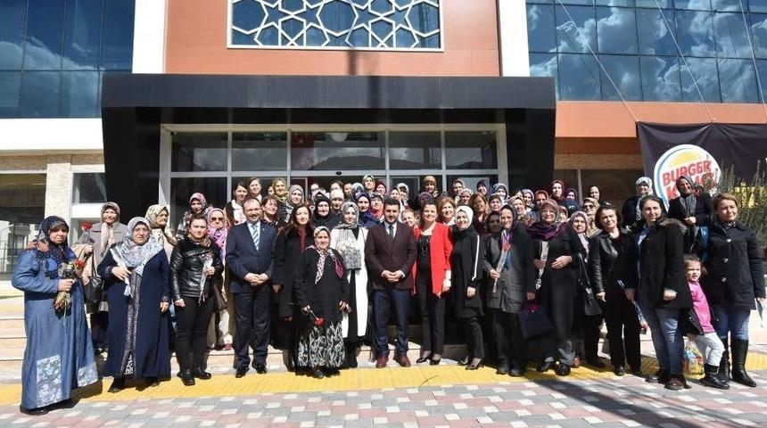 Kemalpaşa’da 8 Mart Kutlaması