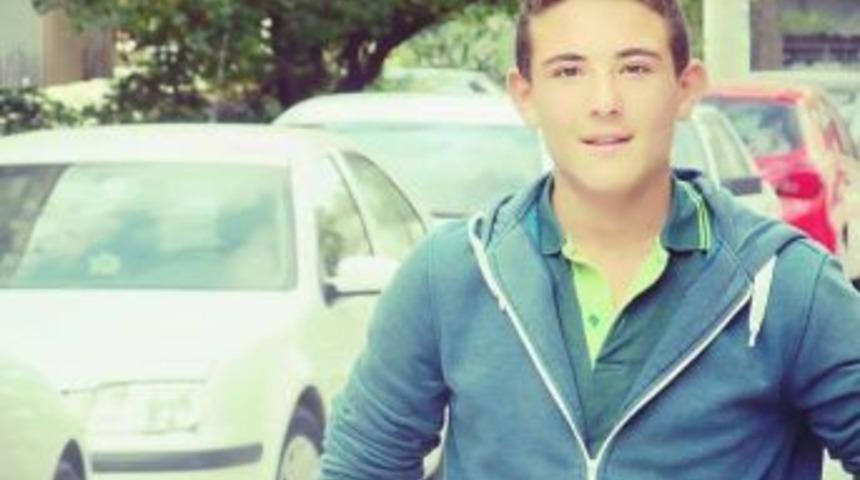 Lise &Ouml;ğrencisi Annesizliği Dayanamadı