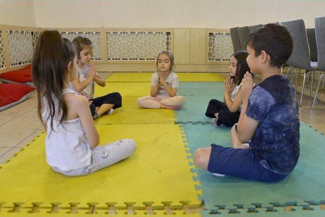 Çocuklar Yoga İle Nefes Alıyor