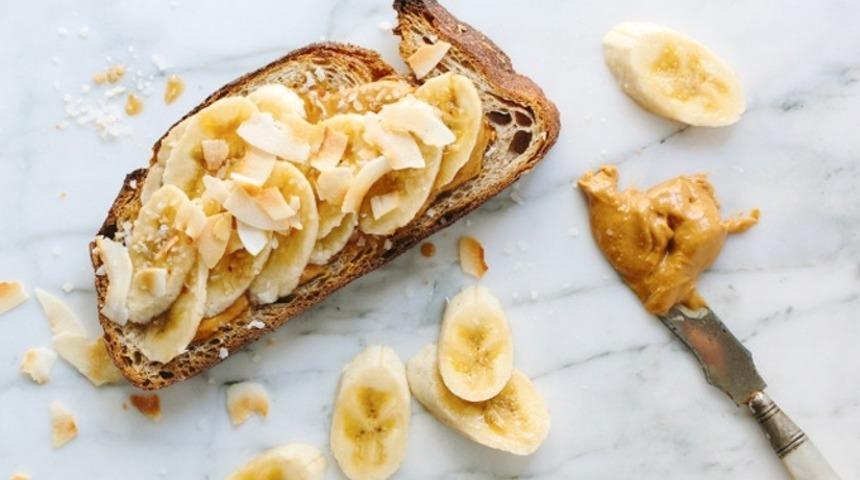 Fıstık Ezmeli Muzlu Ekmek