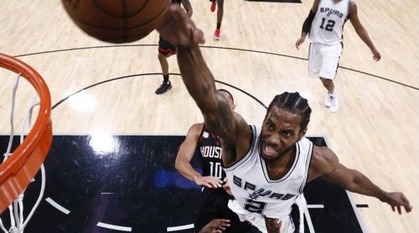 Kawhi Leonard, Toronto Raptors&rsquo;a Takas Edildi