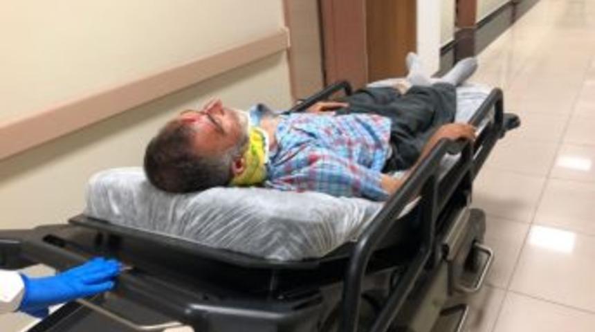 İki Otomobil &Ccedil;arpıştı: 2 Yaralı