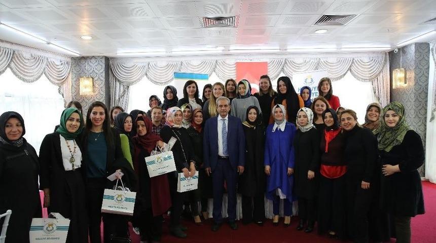 Kadınlar Belediyenin Programında Bir Araya Geldi