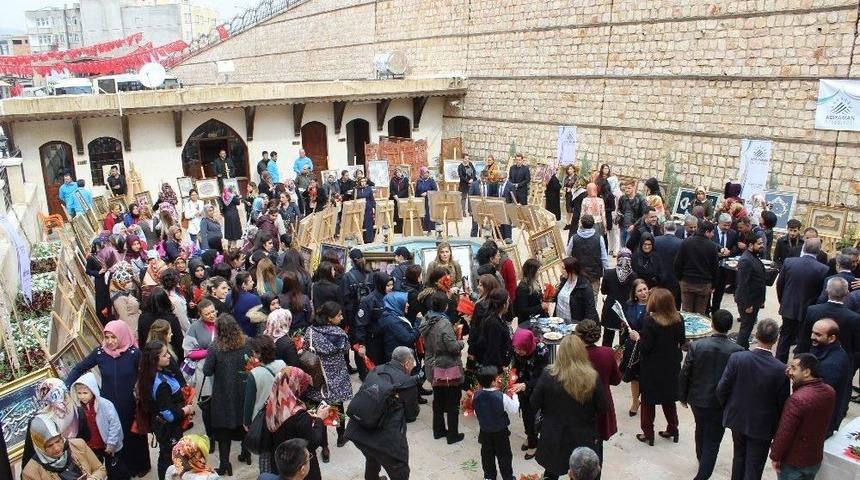 Kadın Sanatın Aynasıdır