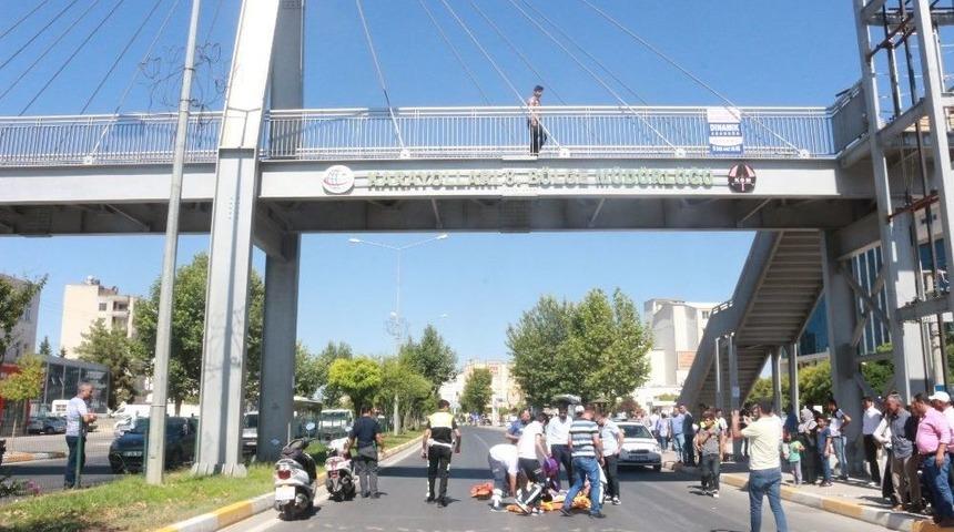 &Uuml;st Ge&ccedil;itten Atlayan Genci Sağlık Ekipleri Hasta Taşıma Brandasıyla Havada Tuttu