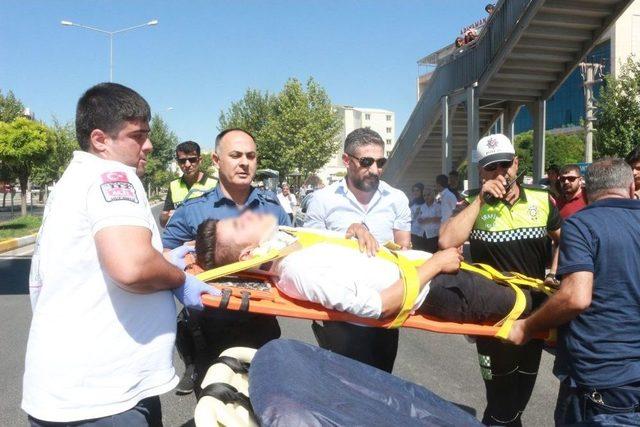 &Uuml;st Ge&ccedil;itten Atlayan Genci Sağlık Ekipleri Hasta Taşıma Brandasıyla Havada Tuttu 1