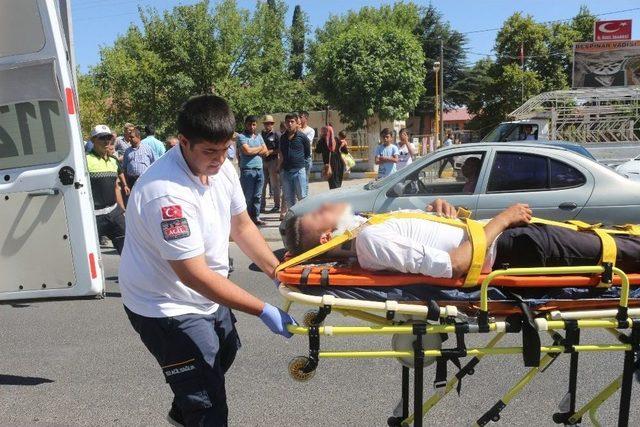 &Uuml;st Ge&ccedil;itten Atlayan Genci Sağlık Ekipleri Hasta Taşıma Brandasıyla Havada Tuttu 2