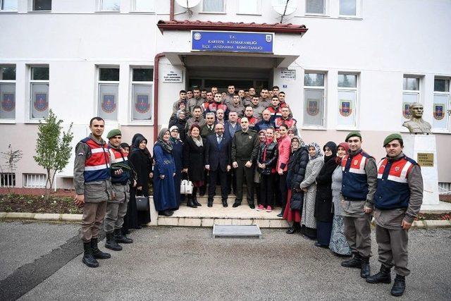 Kartepeli Asker Annelerinden Mehmetçiğe Yemek