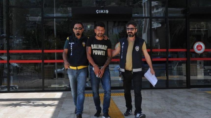 Aranan Hırsız Polis Tarafından Yakalandı