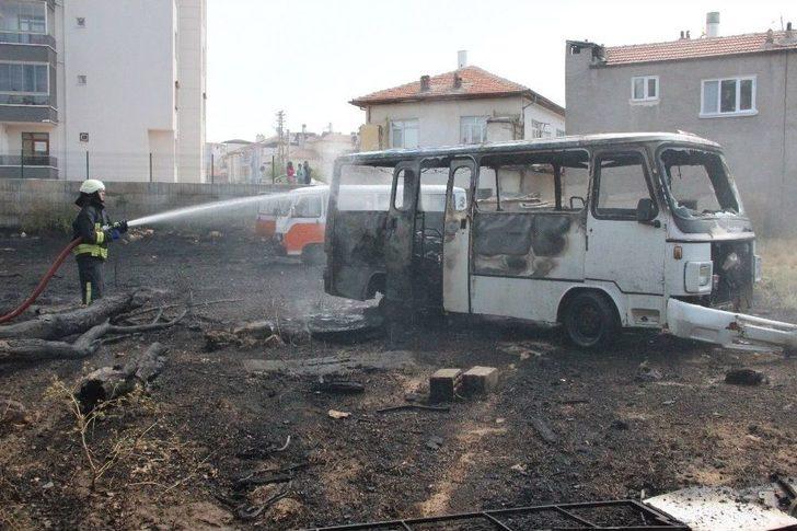 Karaman’da Minibüslerin Konduğu Boş Arsada Yangın Çıktı G2