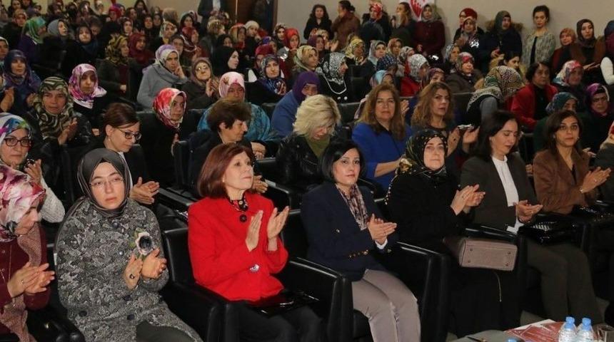 Kadın Ve G&uuml;&ccedil;lenme Konulu Panel D&uuml;zenlendi