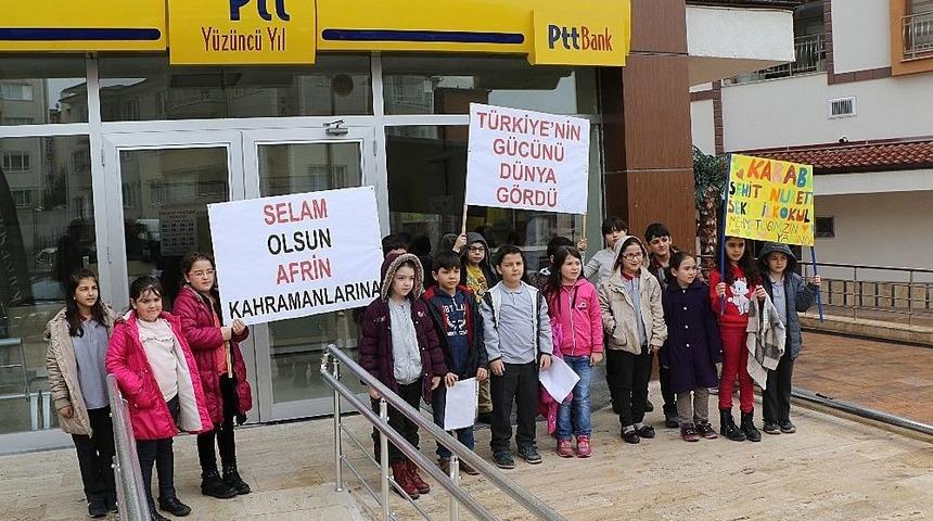 Afrin&rsquo;deki Mehmet&ccedil;iğe &Ouml;ğrencilerden Ay-yıldızlı Moral Mektubu