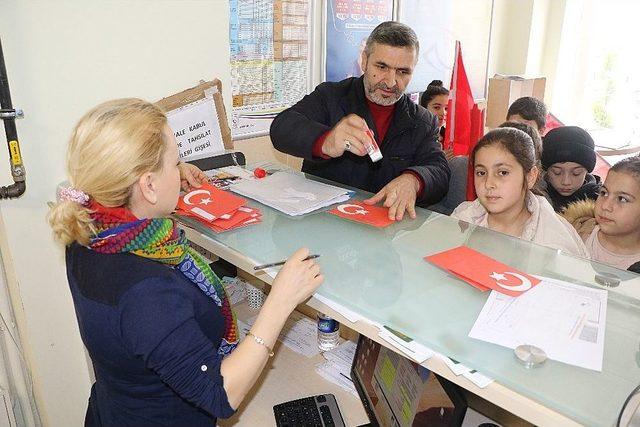 Afrin’deki Mehmetçiğe Öğrencilerden Ay-yıldızlı Moral Mektubu