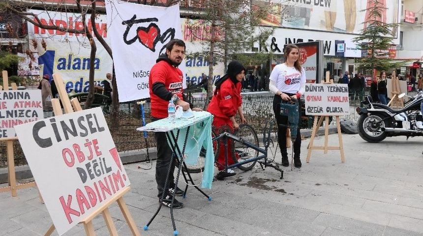 Erkekler Kadınların İşini, Kadınlar Da Erkeklerin İşini Yaptı