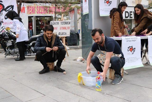 Erkekler Kadınların İşini, Kadınlar Da Erkeklerin İşini Yaptı