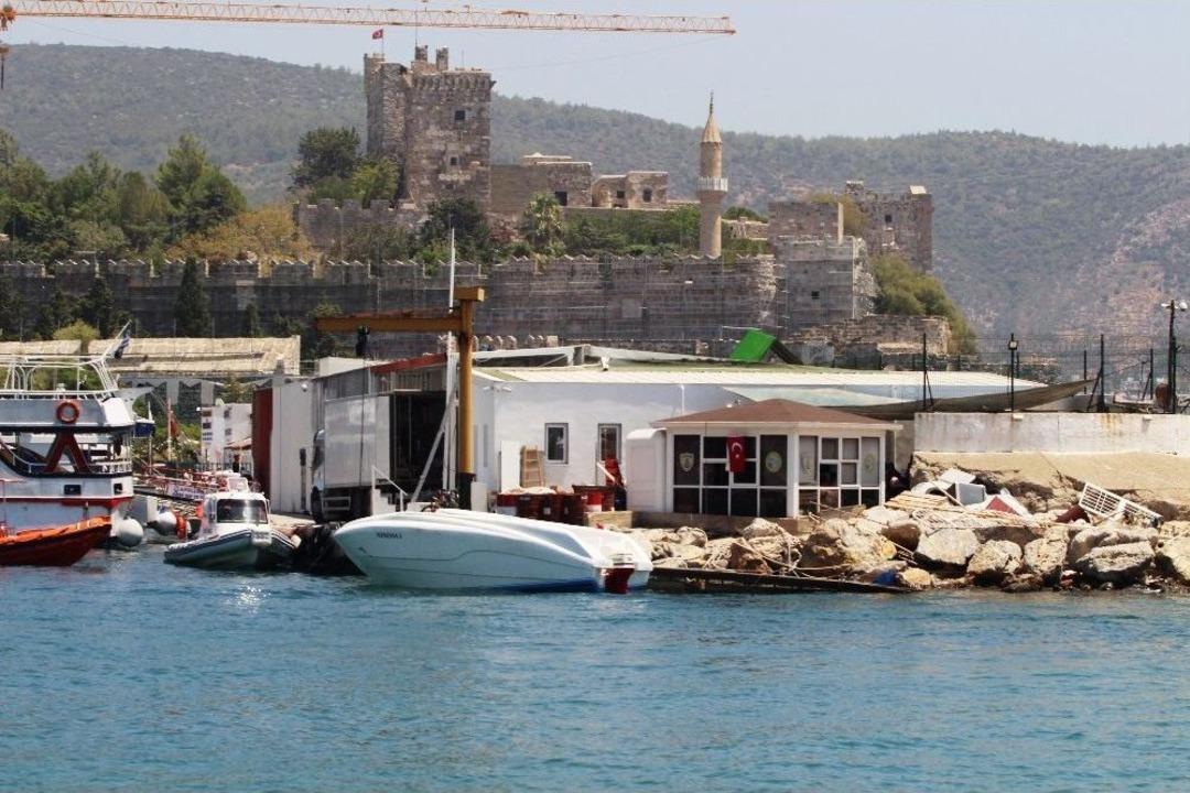 15 Kişilik Tekneden 54 M&uuml;lteci &Ccedil;ıktı