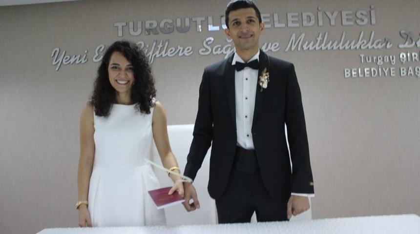 Polis Memuruna Nikah Masasında Kelep&ccedil;e