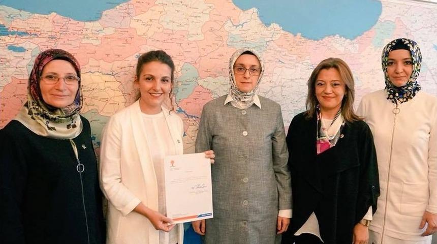 Esra Zeytin S&uuml;r&uuml;c&uuml;oğlu, Ak Parti K&uuml;tahya İl Kadın Kolları Başkan Vekili Oldu