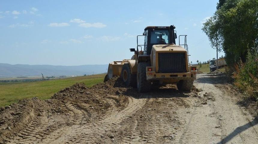 Eleşkirt Yığıntaş K&ouml;y&uuml;&rsquo;nde Yol Genişletme &Ccedil;alışması