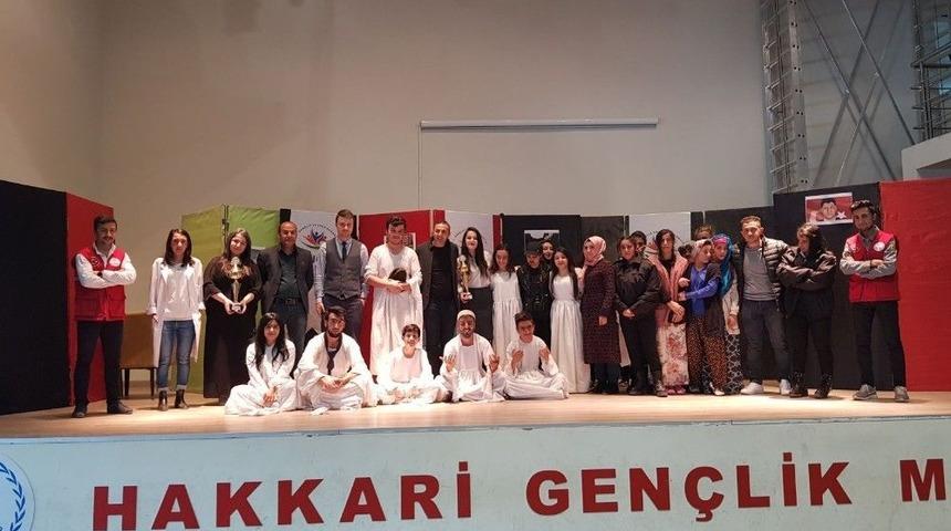 Hakkari&rsquo;de Gen&ccedil;ler Arası Tiyatro Yarışması