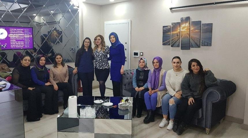 Kadınlar G&uuml;n&uuml;ne &Ouml;zel &Uuml;cretsiz Cilt Bakımı