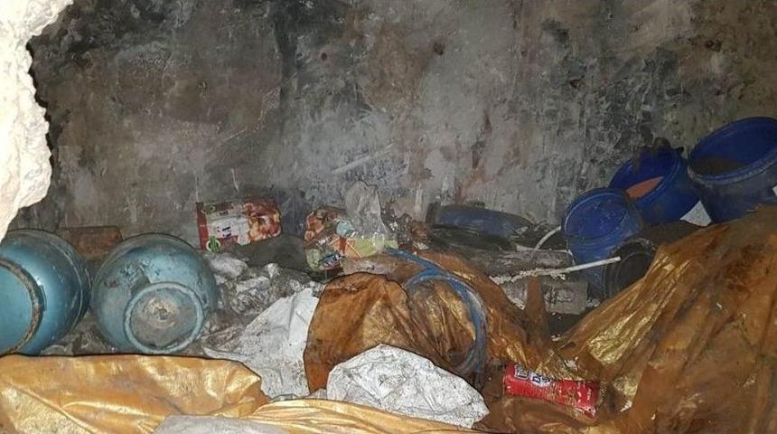 Pkk Sığınağında Yaşam Malzemesi Ele Ge&ccedil;irildi