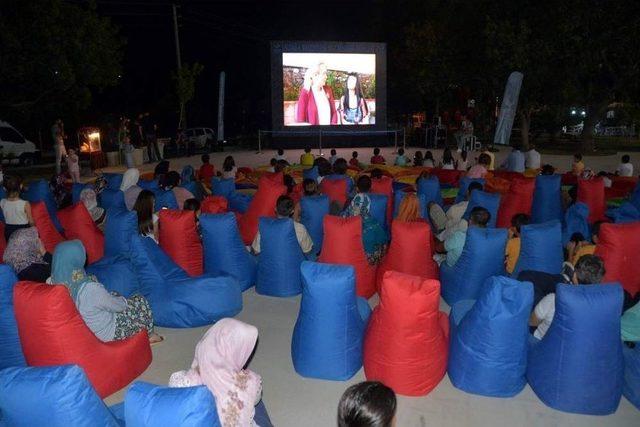 Aliağa’da Açık Hava Yaz Sinema Günleri Başladı