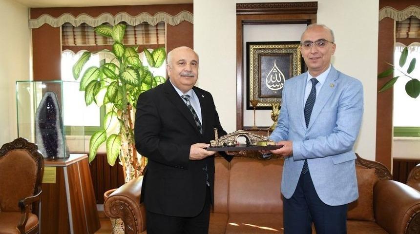 Tdk Başkanı Prof. Dr. G&uuml;lsevin Rekt&ouml;r G&ouml;n&uuml;ll&uuml; İle Bir Araya Geldi