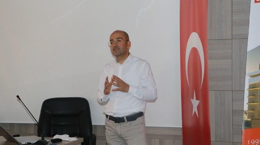 Antren&ouml;rlere Sporda Sağlık Semineri