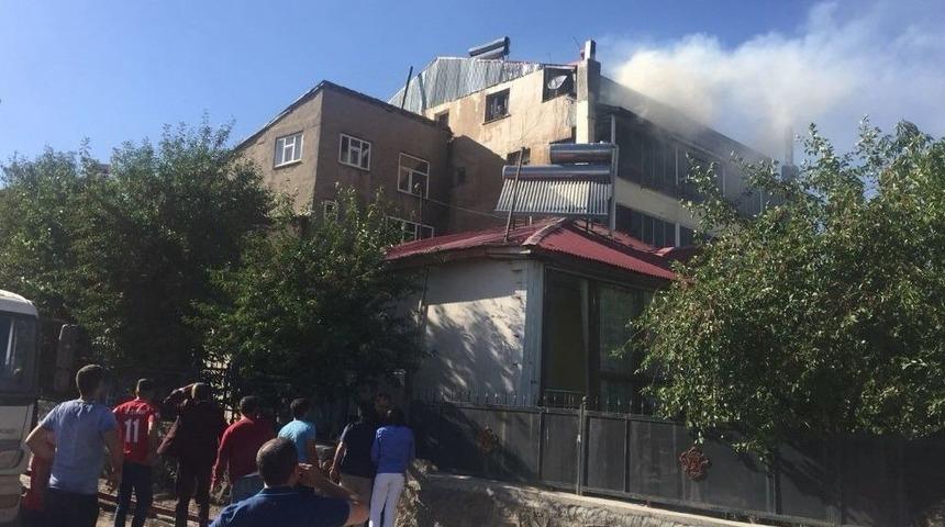 Karlıova&rsquo;da Yangın Paniğe Neden Oldu