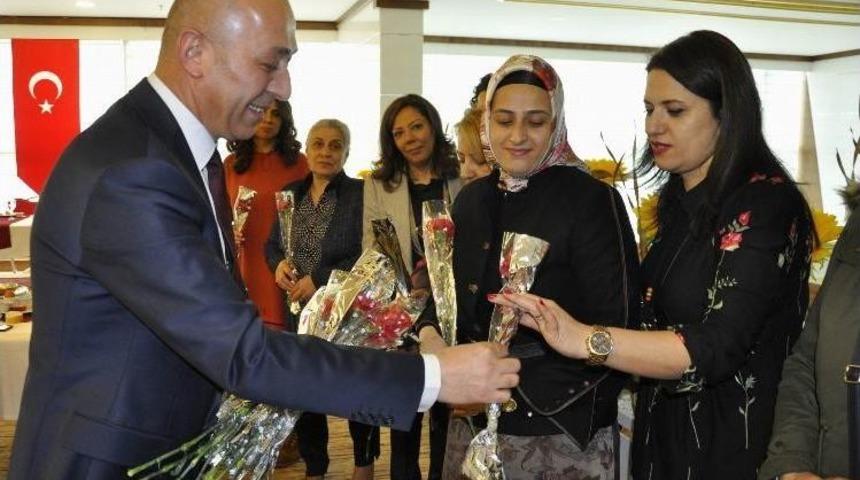 (d&uuml;zeltme) Byegm Kadın Gazetecilerin G&uuml;n&uuml;n&uuml; Kutladı