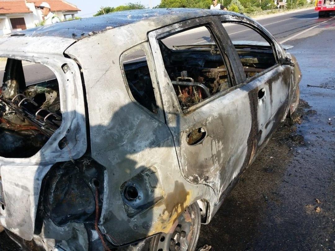 Seyir Halindeyken Yanan Ara&ccedil; K&uuml;le D&ouml;nd&uuml;