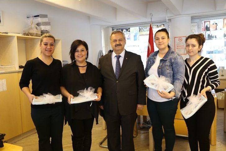 Başkan Uysal’dan 8 Mart’a Özel Tepsi Hediyesi G1