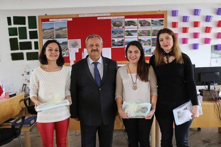 Başkan Uysal’dan 8 Mart’a Özel Tepsi Hediyesi G2